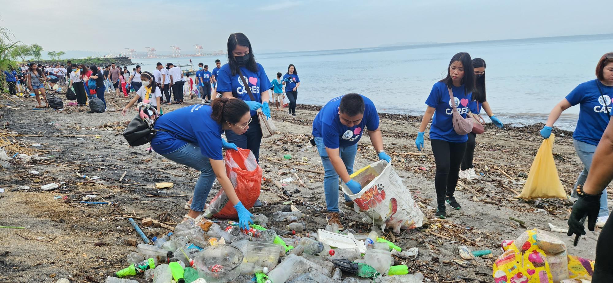 Volunteers at a coastal clean‑up